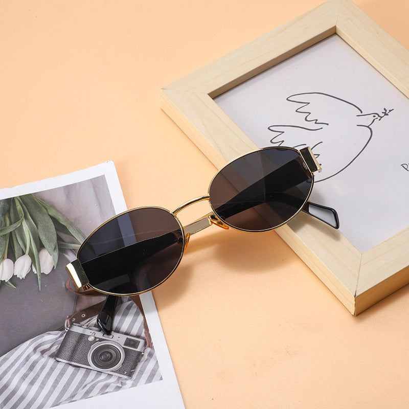 Vintage solbriller med oval ramme med etui