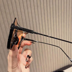 Fashionable Lightweight Tinted Lens Sunglasses