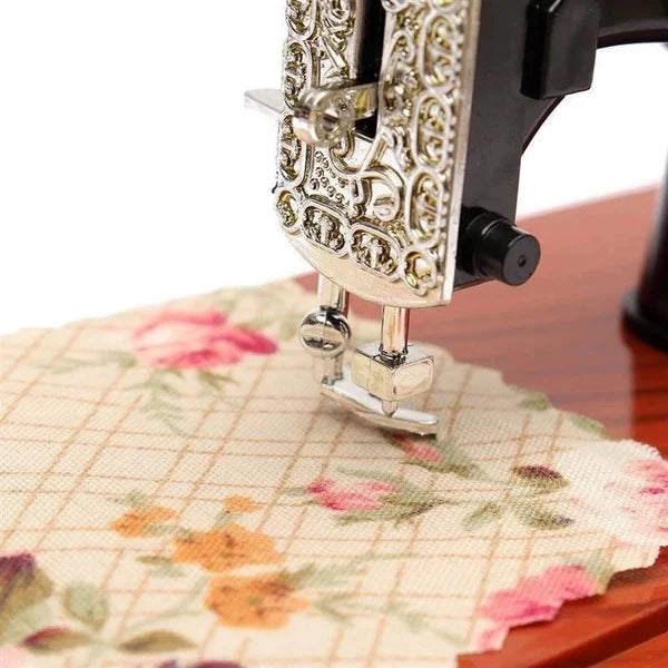 🪗Oferta por tiempo limitado: 50% de descuento en una mini máquina de coser de madera con caja de música.