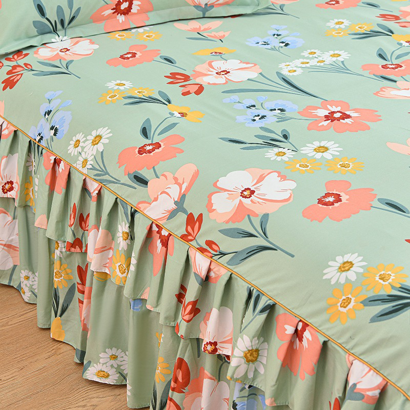 🛏️Two-layer three-piece set with lotus motif lace bedspread and pillowcases