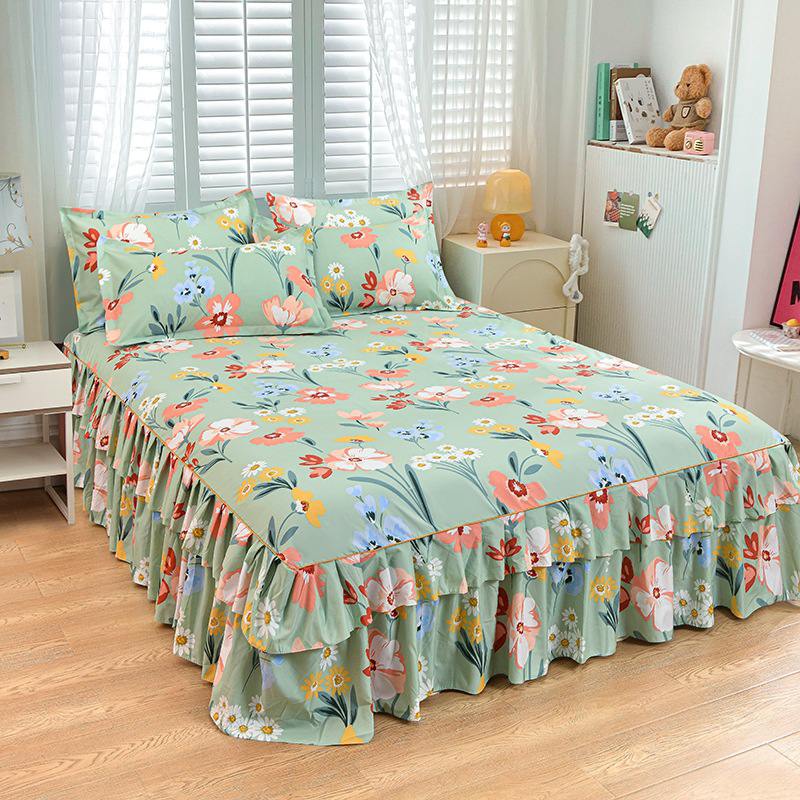 🛏️Two-layer three-piece set with lotus motif lace bedspread and pillowcases