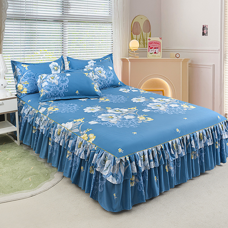 🛏️Two-layer three-piece set with lotus motif lace bedspread and pillowcases